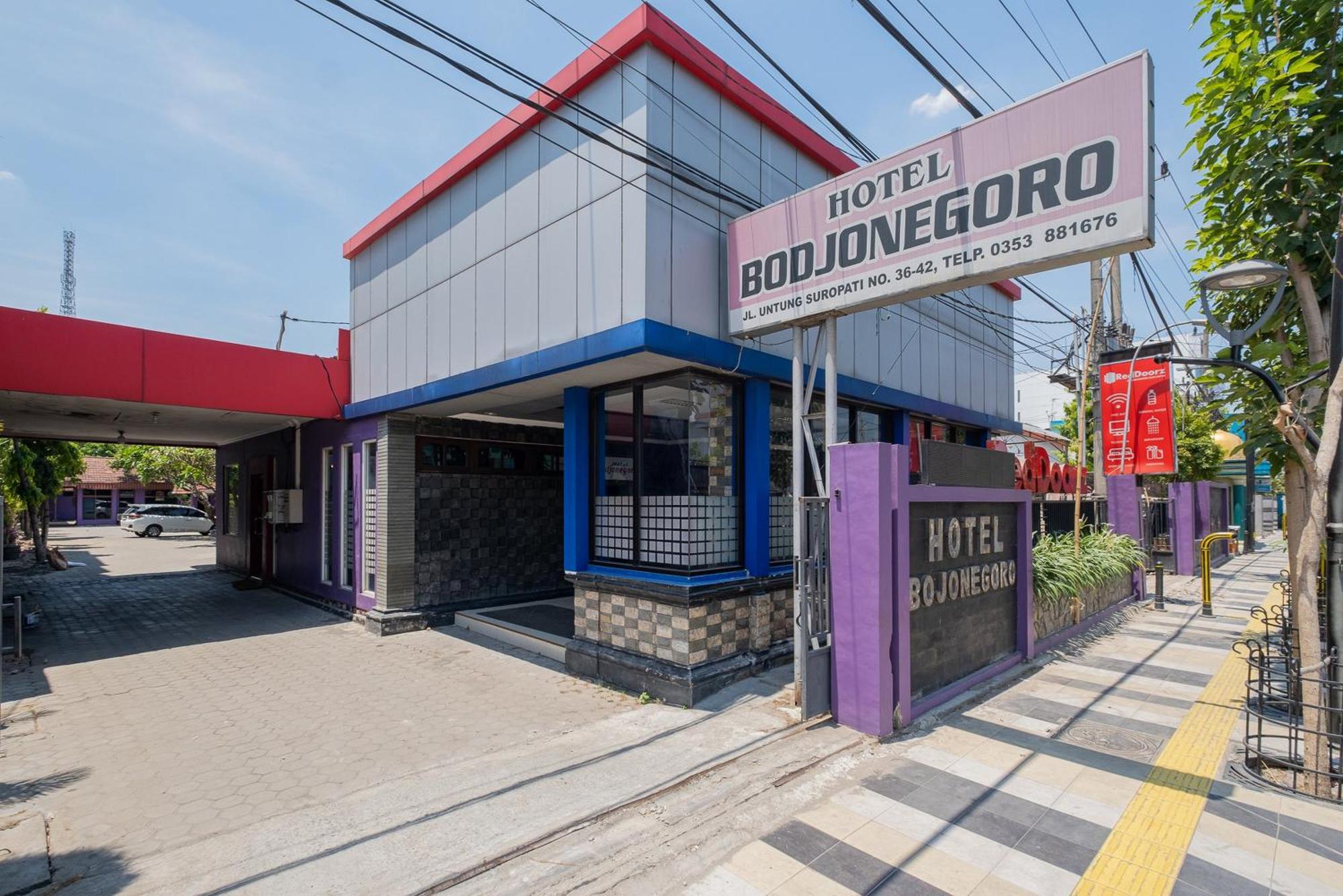 Отель Reddoorz Near Bojonegoro Train Station Экстерьер фото